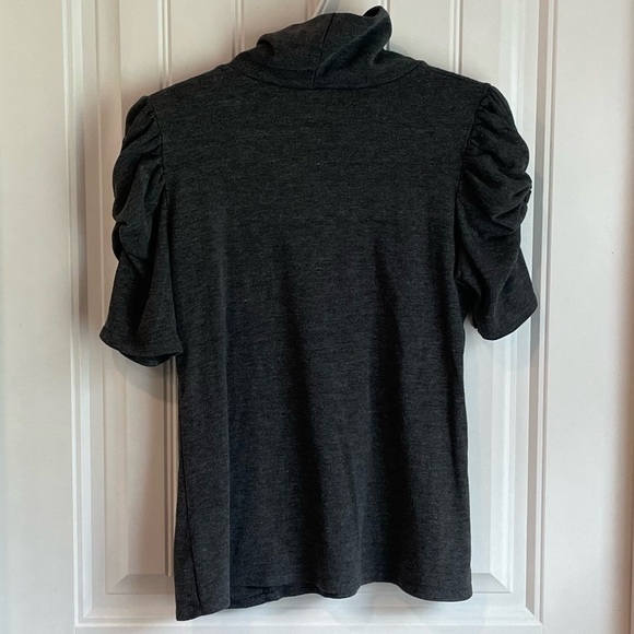 𝅺LA fiancé ruched sleeve top Small- Medium Grey knit - Picture 4 of 6